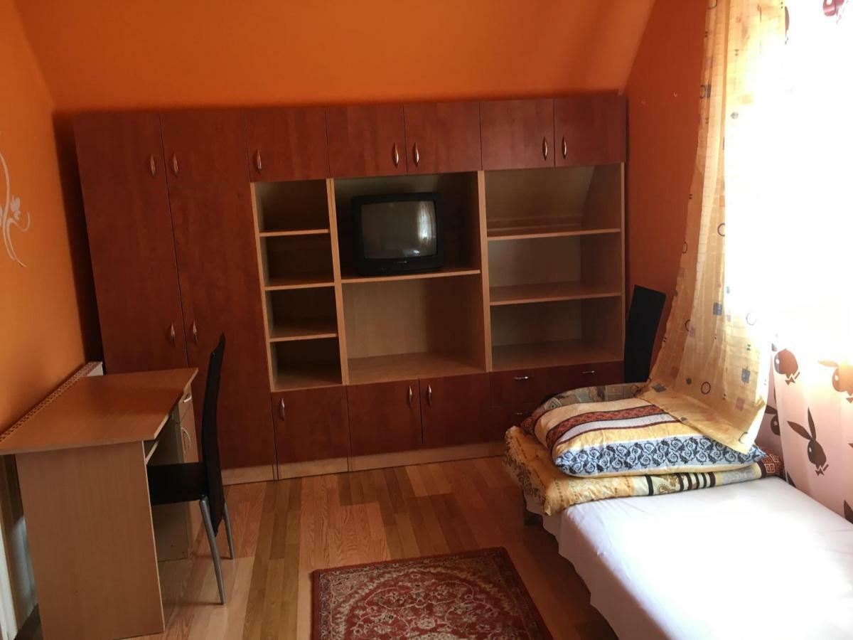 Almos Vendeghaz Apartment ไฮจ์ดุสโซบอสโล ภายนอก รูปภาพ